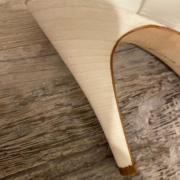 MANOLO BLAHNIK HEELS✨ - Picture 4 of 9